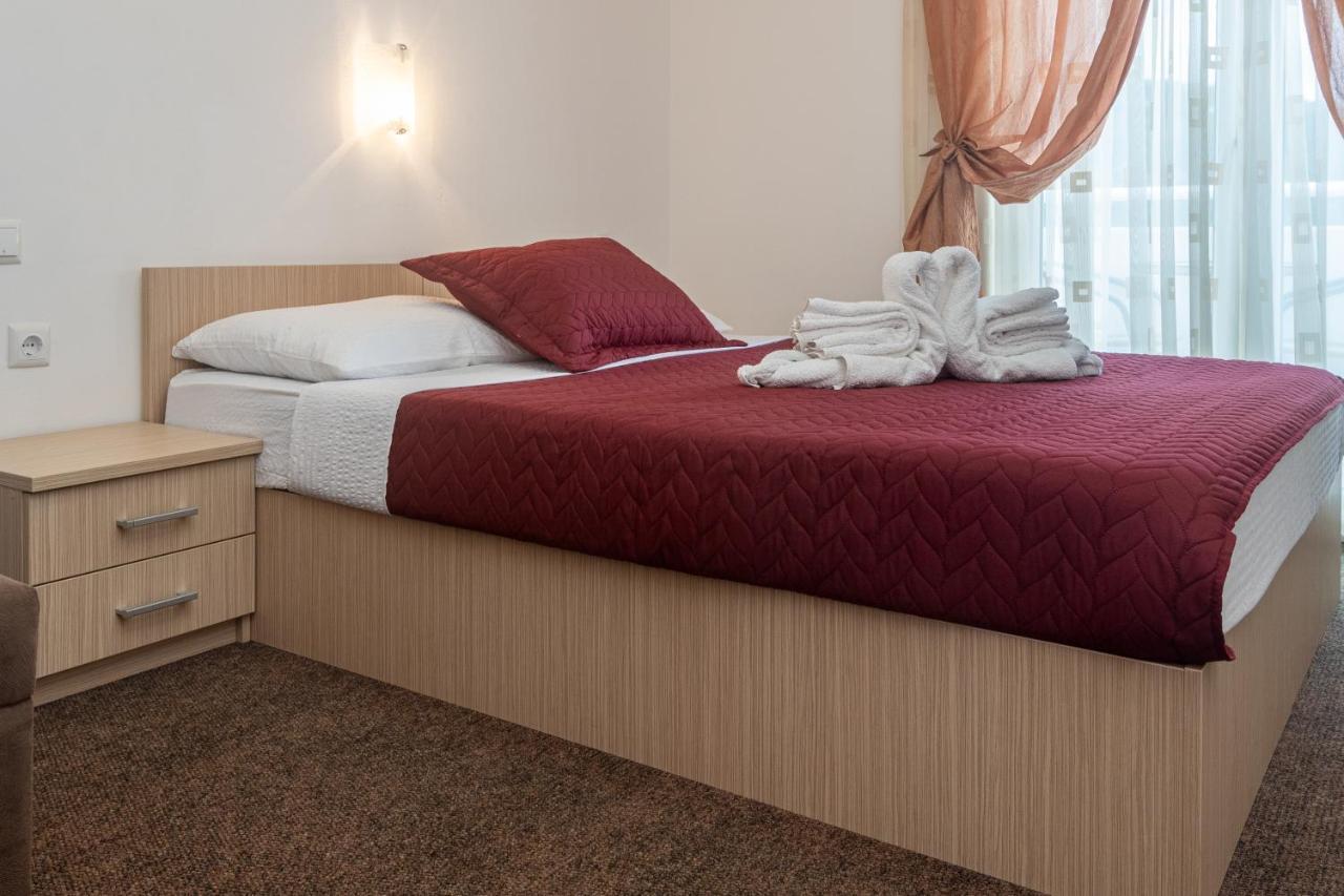 Hotel Ami - M Neum Exterior foto